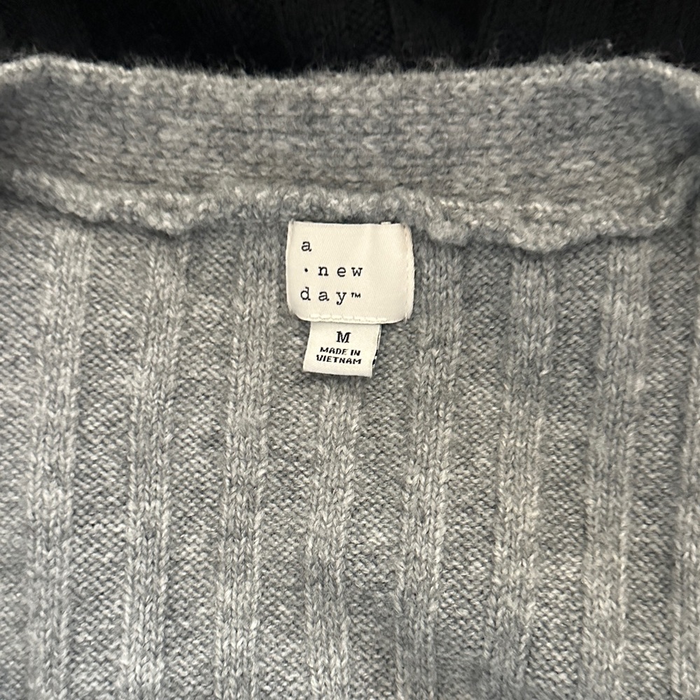 Bundle (4) Cardigans - Picture 4 of 10